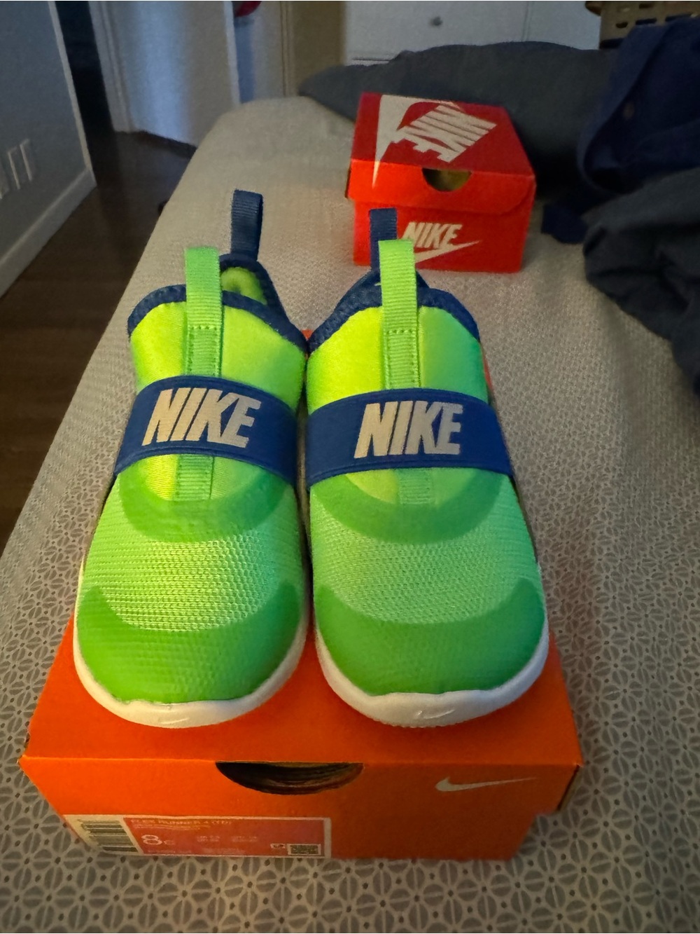 Nike Kids Flex Runner 4 - Toddler size 8C - Slip-On Sneakers — Neon Green & Blue